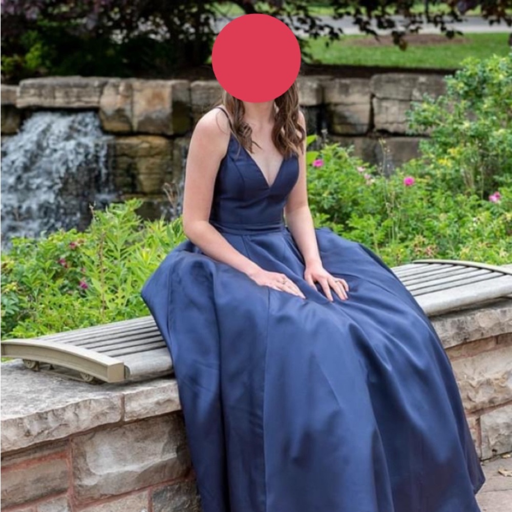 Elegant Navy Blue Evening Gown